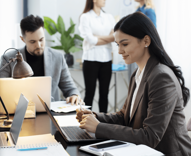 trabaja con nosotros